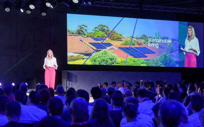 With SmartThings Energy, the use of resources can be managed more efficiently. On stage: Tanya Weller, Marketing Director Home Appliances at Samsung Europe. ( Photo:  Samsung Electronics GmbH )