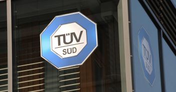 TÜV SÜD Product Service: Konformitätsprüfungen und Cybersicherheits-Bestimmungen für sichere smarte (Foto: AdobeStock - nmann77 364332806)