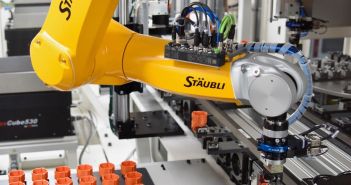 Stäubli Robotics präsentiert Lösungen für Elektromobilität auf (Foto: Stäubli Tec-Systems GmbH Robotics)