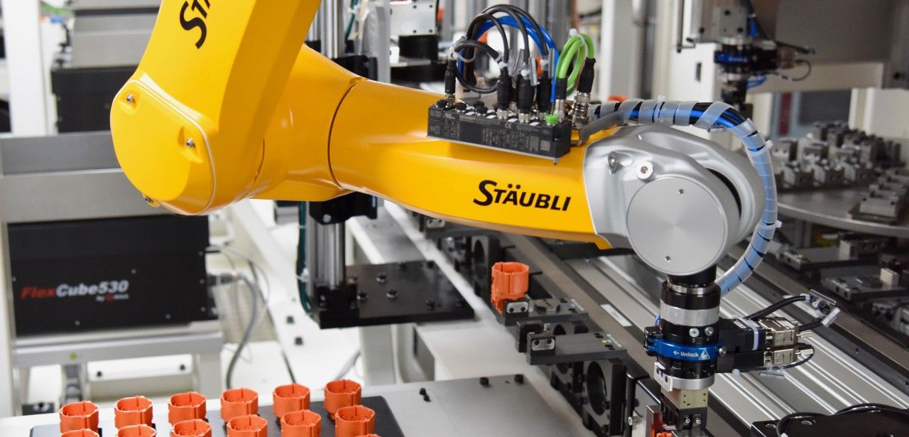 Stäubli Robotics präsentiert Lösungen für Elektromobilität auf (Foto: Stäubli Tec-Systems GmbH Robotics)