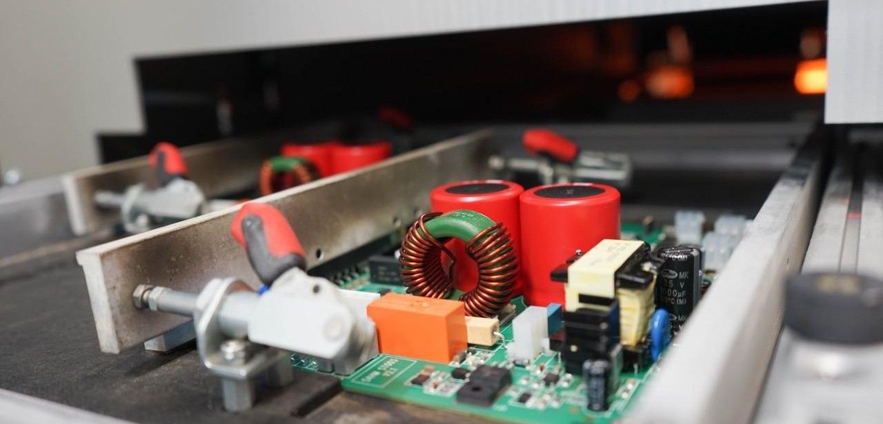 Vier Jahrzehnte Erfahrung: KNESTEL entwickelt Systeme bis 100 (Foto: KNESTEL Technologie & Elektronik GmbH)