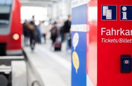 PRO BAHN verabschiedet Resolution für kundenorientierte Digitalisierung im (Foto: AdobeStock - Wellnhofer Designs - 538280391)