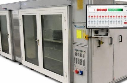 EMEC Prototyping und Prüflabor präsentieren feuerfeste Prüfkammer mit (Foto: emec prototyping GmbH)