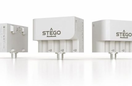 ESS 076 Sensor misst dreiphasig kontaktlos Energieeffizienz und (Foto: STEGO Elektrotechnik GmbH)