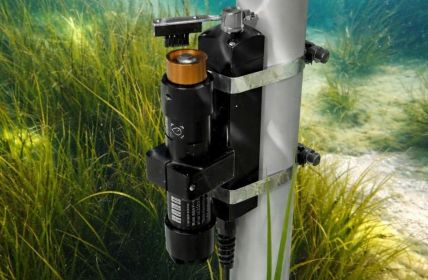 Kompakter MX2502 Unterwasserdatenlogger misst präzise PAR, Temperatur und (Foto: BMC Solutions GmbH)
